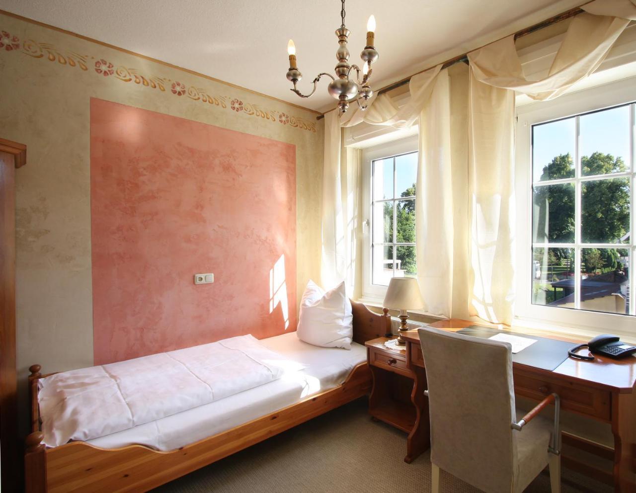 Hotel-Restaurant Saelzerhof Salzkotten Екстериор снимка